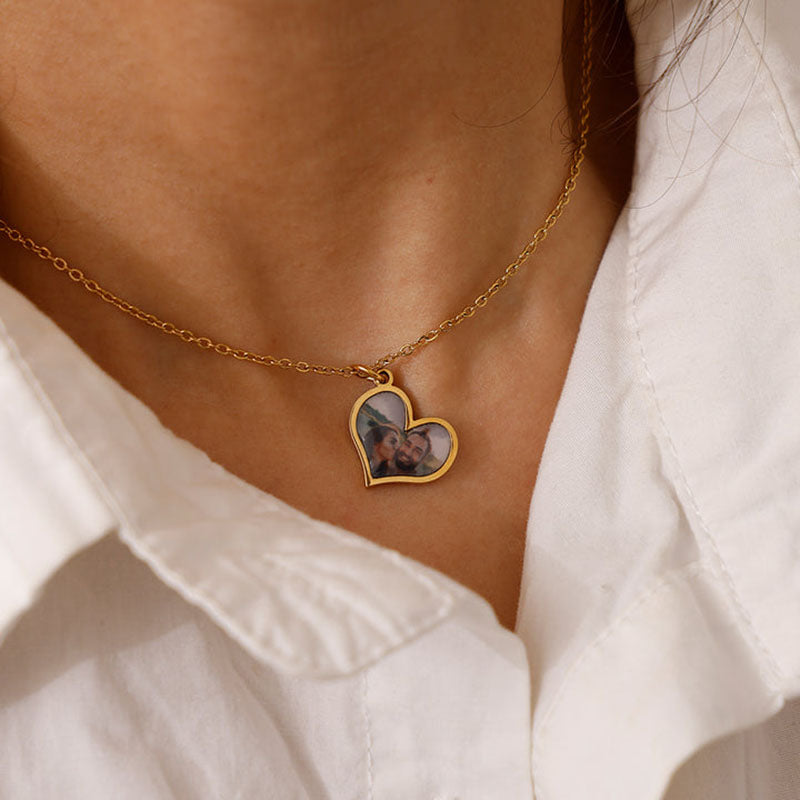 Necklace with personalized photo and rose