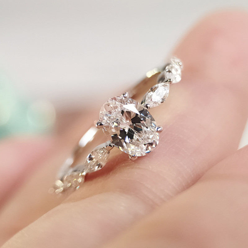 Oval-cut emerald ring
