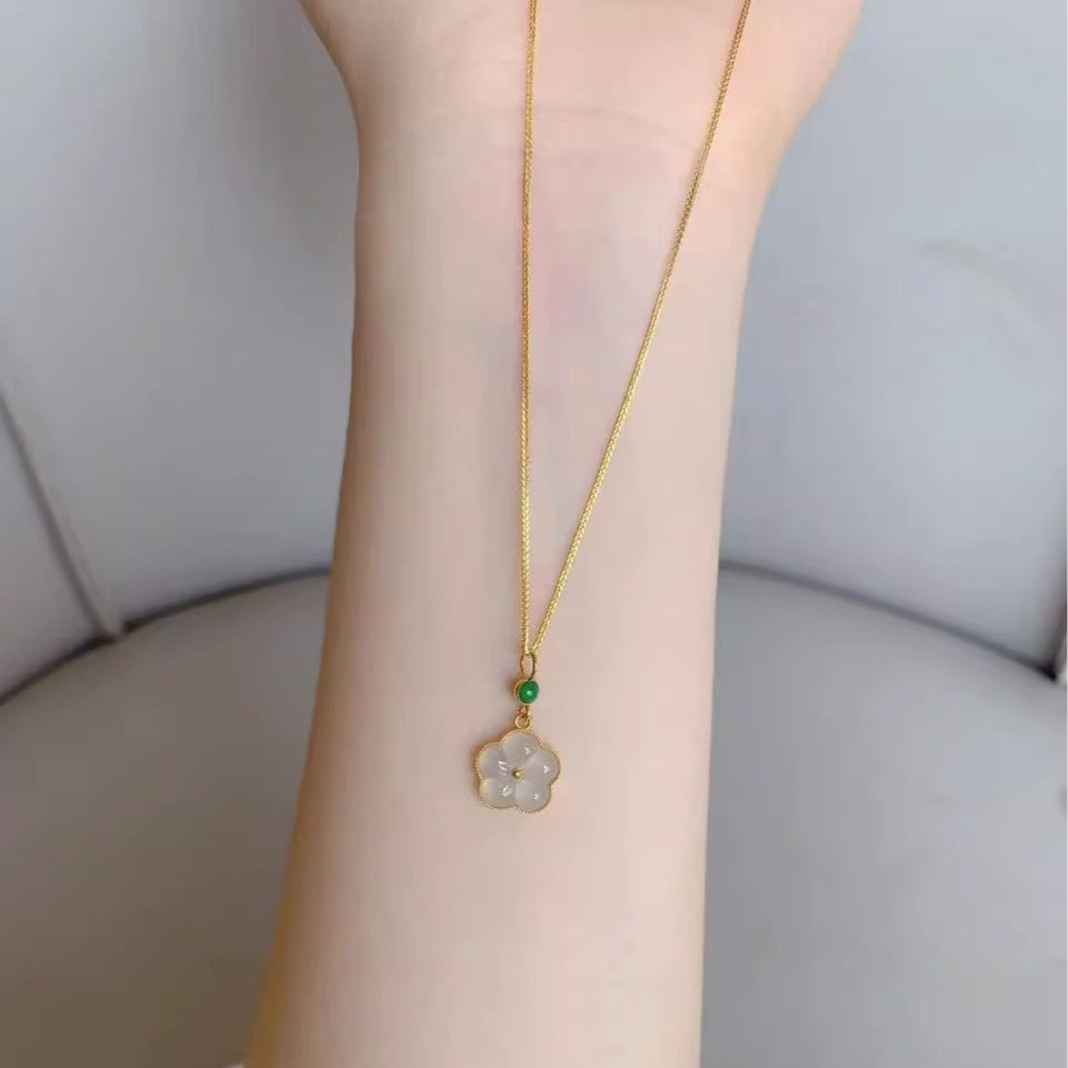 Four‑Leaf Clover Hetian Jade Necklace