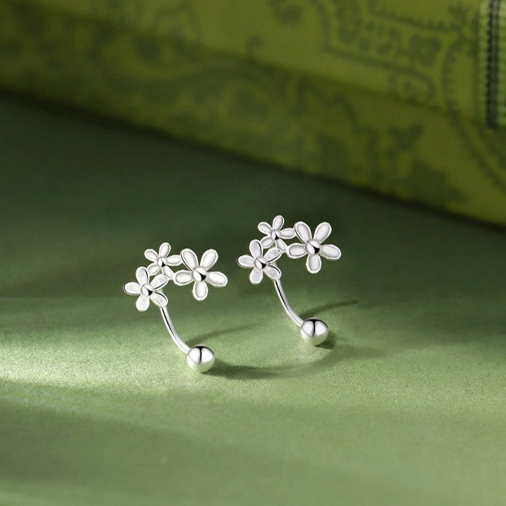 Flower stud earrings