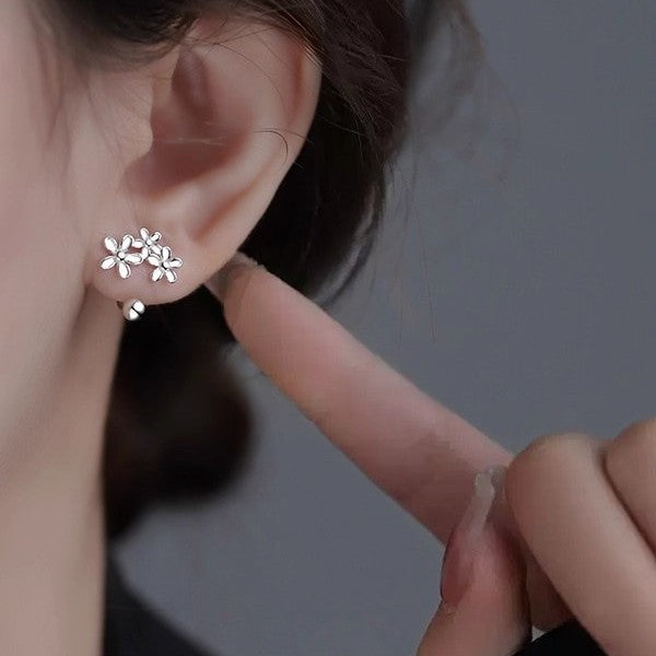 Flower stud earrings