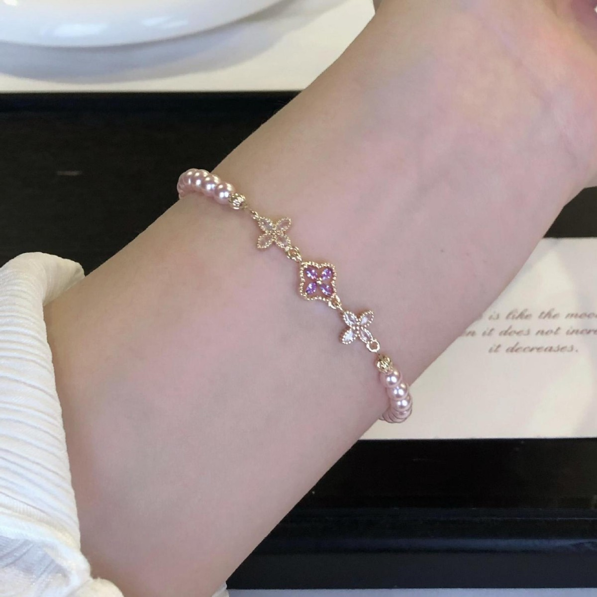 Four Leaf Clover Shell Pearl Bracelet