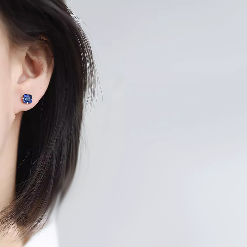 「Midnight Royal」Natural Sapphire Square Stud Earrings